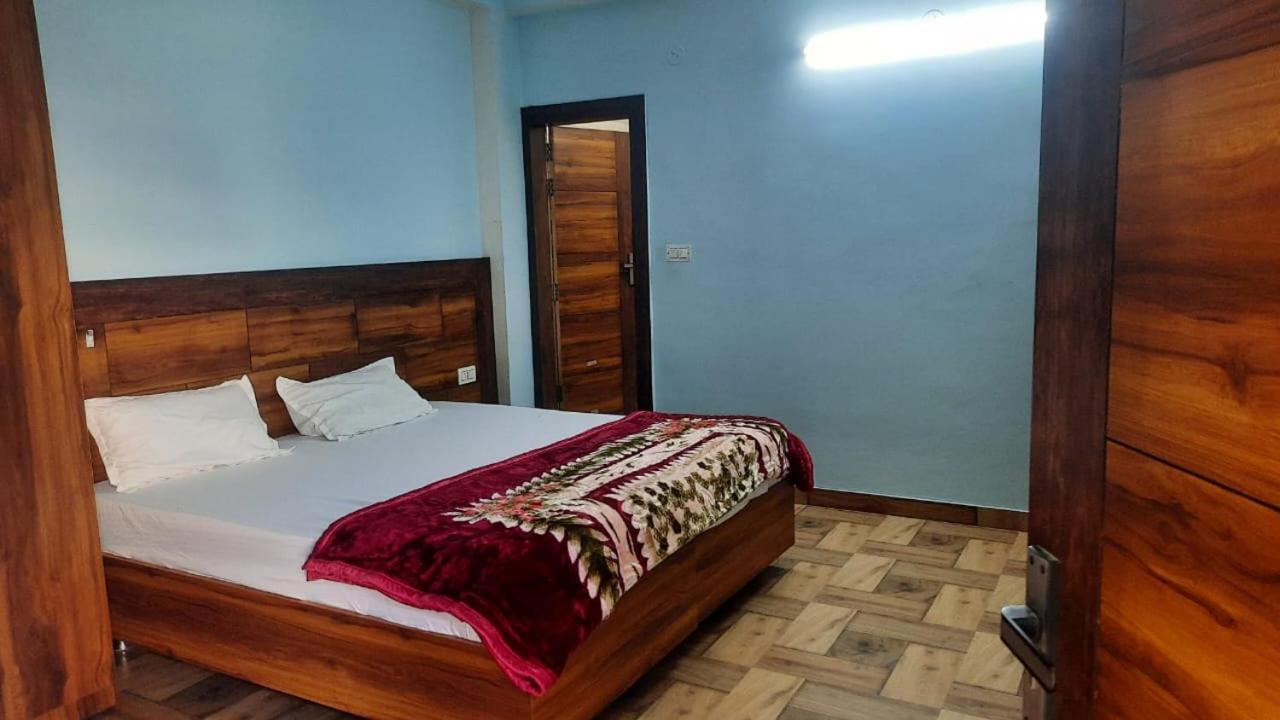 Crescent Moon Homestay リシケーシュ エクステリア 写真